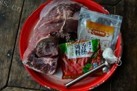 美味的黑椒脆皮肠做法图解1)