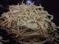 家常菜千张炒肉丝做法图解7)