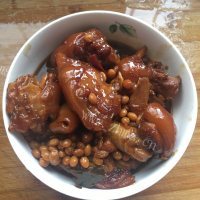 诱人的黄豆焖猪蹄做法图解10)