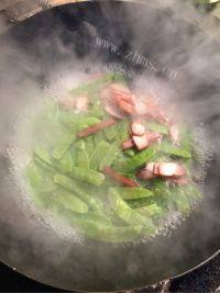 家常菜荷兰豆炒腊肉做法图解2)