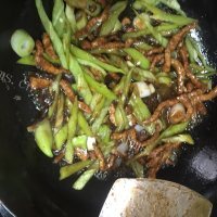 家常菜炒双菇做法图解7)