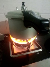 美味的温州风味土豆炖排骨做法图解7)