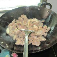 懒人菜-牛肉炖萝卜做法图解3)