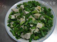 在家做的小葱拌豆腐做法图解2)