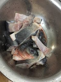 喷香的清炖鱼汤做法图解1)