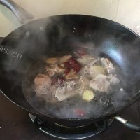 好喝的排骨玉米汤做法图解7)