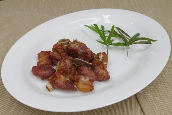 色香味俱全的蒜香排骨