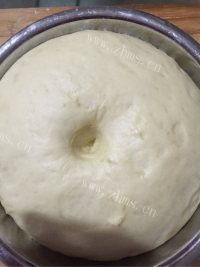 自制牛奶花朵面包做法图解5)