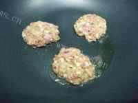 新鲜的牛肉饼饭做法图解5)