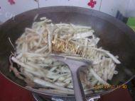 好吃的尖椒炒茄丝做法图解5)