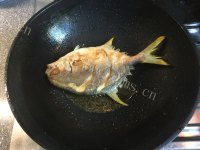 美味的煎金鯧鱼做法图解6)