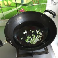 风味包包菜炒抓饭做法图解3)