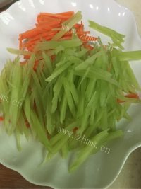 美味佳肴般的凉拌莴笋做法图解1)