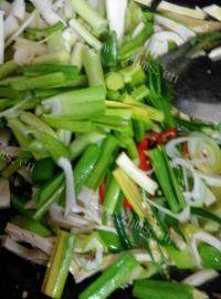 如此诱人的蒜苗炒豆干做法图解8)