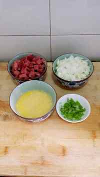 美味简易的胡椒牛肉炒饭做法图解2)