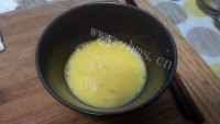 美味的鸡蛋菠菜汤做法图解3)