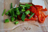 诱人的辣白菜豆腐汤做法图解2)