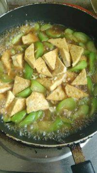 家常菜丝瓜炖豆腐做法图解3)