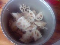 美味的排骨煲莲藕做法图解9)