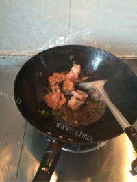 家常菜豆角土豆炖排骨做法图解4)