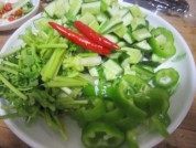 家常菜黄瓜炒青椒做法图解2)