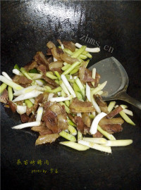好吃的蒜苗炒腊肉做法图解6)
