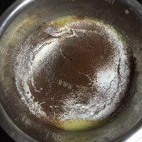 喷香的可可戚风蛋糕做法图解5)