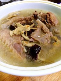 精制蛏干炖鸭做法图解10)