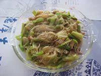 家常菜芹菜炒粉条