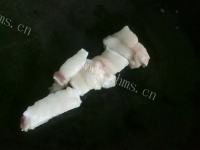 美味可口的猪肉炒鲜笋做法图解4)