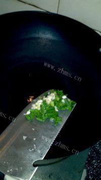 美味的香菇炒豌豆做法图解9)