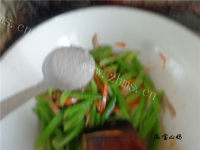 家常菜肉丝炒芹菜做法图解10)