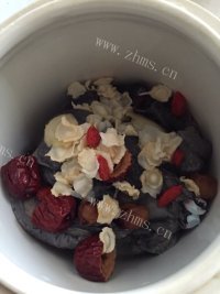 美味的红枣乌鸡汤做法图解3)