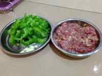 家常菜苦瓜炒牛肉做法图解2)