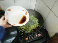 迷人的清炒四季豆做法图解4)
