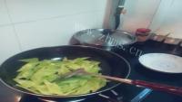 家常菜素炒莴笋片做法图解2)