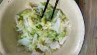 色香味俱全的手撕包菜做法图解2)
