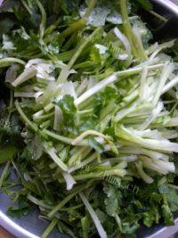 家常菜香菜炒肉丝做法图解4)