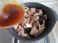 美味牛肉腐竹煲做法图解11)