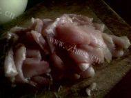 美味的白菜炒肉做法图解2)