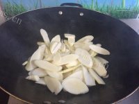 家常菜清炒茭白做法图解3)