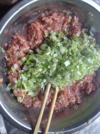美味的羊肉丸子汤做法图解2)