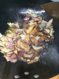 食欲满满的土豆炖南瓜做法图解4)