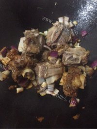 好吃的孜然牛大排做法图解5)
