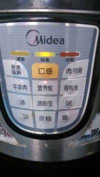 养颜的银耳莲子羹
