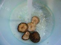 家常菜香菇炒西兰花做法图解3)