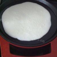 自制鸡蛋软饼做法图解2)