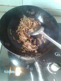 美味的榨菜肉丝面做法图解9)