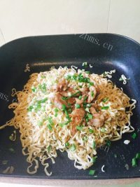 家常肉片炒面做法图解14)
