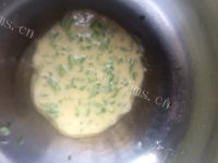 自制青椒鸡蛋饼做法图解4)